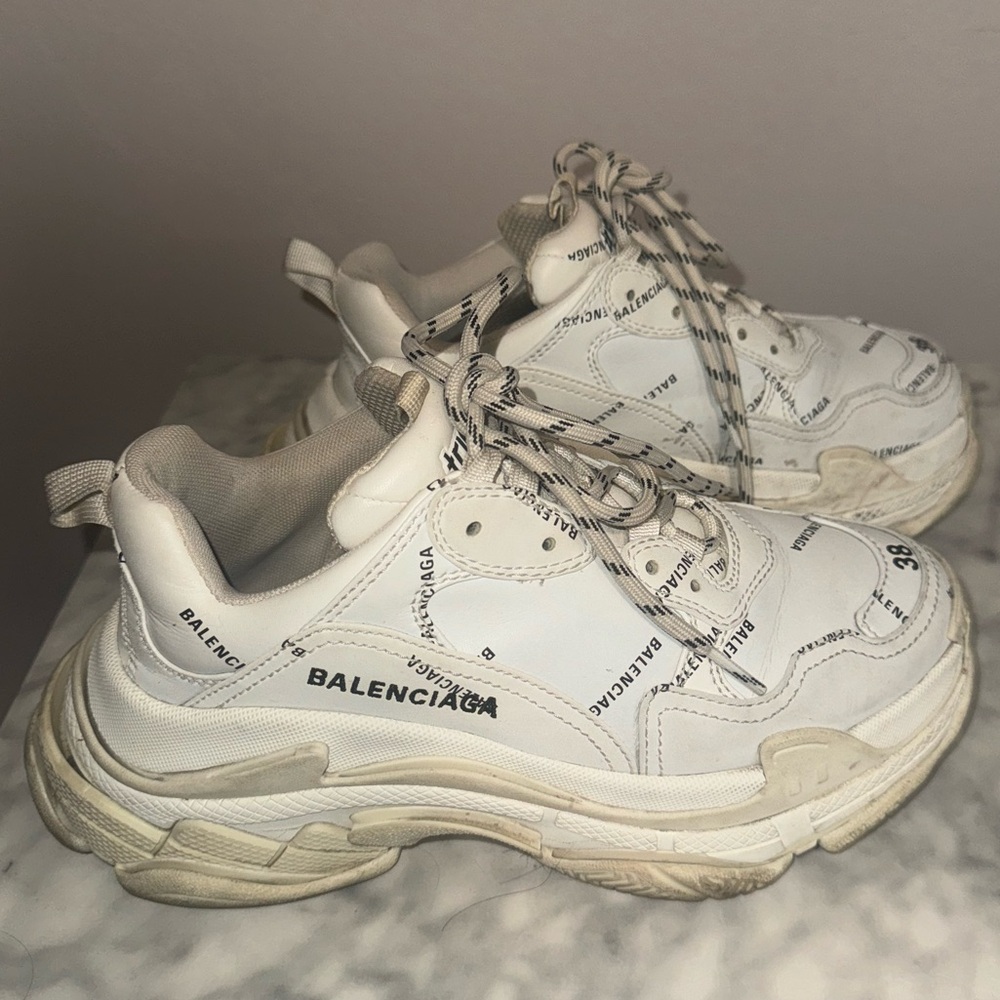 WOMEN'S TRIPLE S SNEAKER ALLOVER LOGO IN WHITE/BLACK